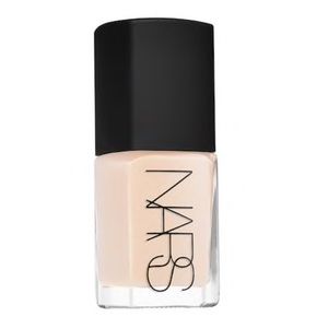 NARS Sheer Glow foundation in MONT BLANC